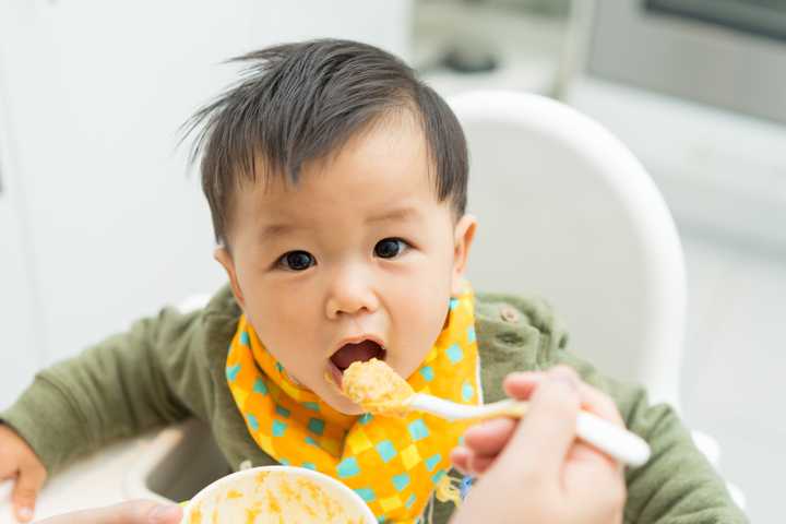 宝宝几个月能吃饼干，辅食添加的科学指南